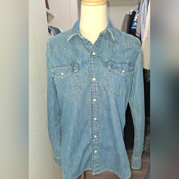 Women's Western Denim Button-Up Shirt - Picture 1 of 5